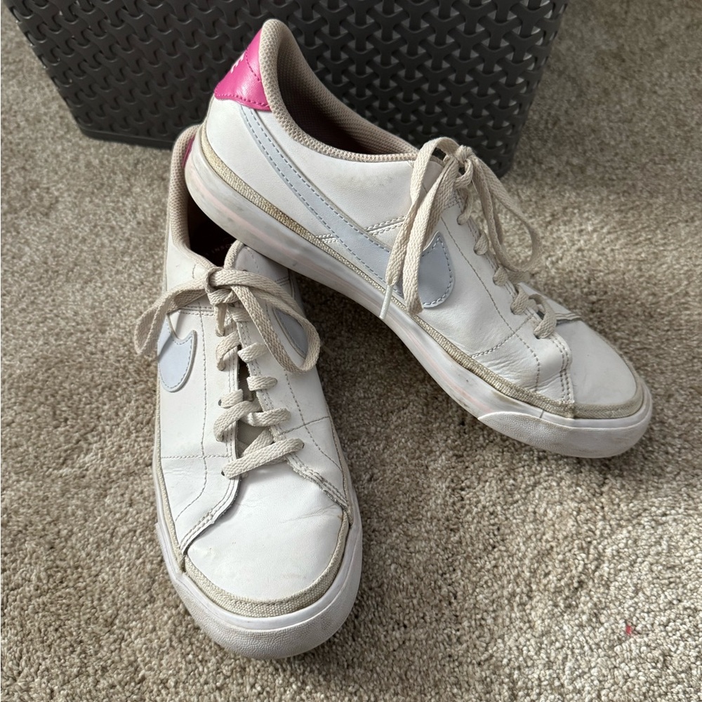 Women's White and Pink Sneakers Kids 7Y (Women’s 8.5)